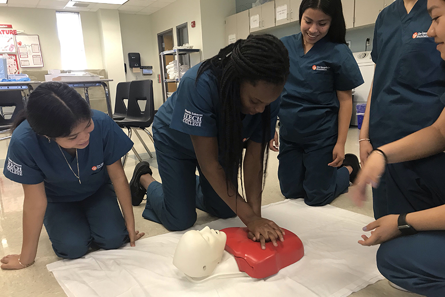 Studetns CPR Training